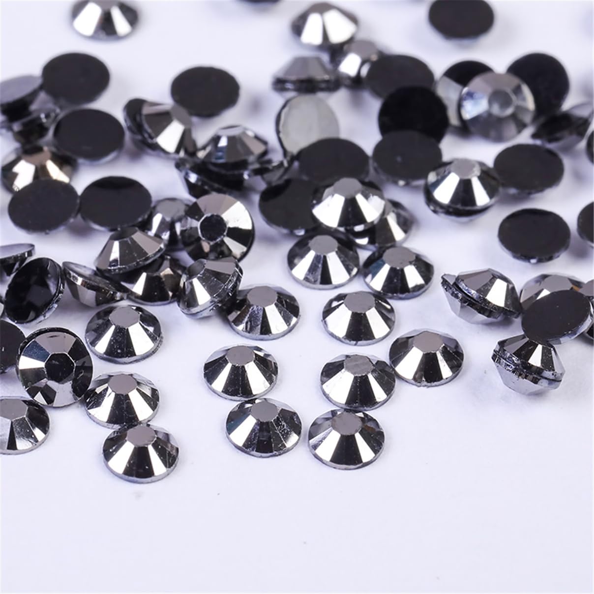 1500 Pieces SS16 4mm Flatback Rhinestones Clear Glass Round Gems Crystals for Nail Art DIY Crafts Clothes Shoes Bags (Mineral Gray)