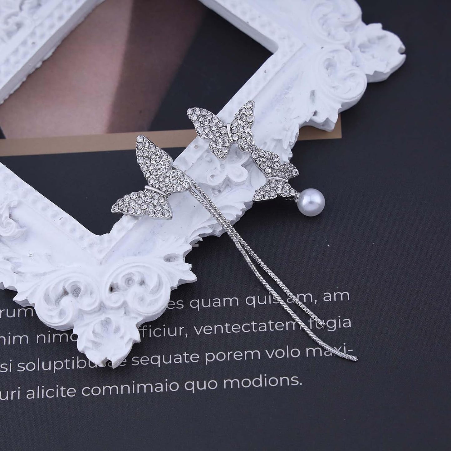Vintage Crystal Butterfly Drop Earrings Rhinestone Pearl Dangle Earrings Long Butterfly Chain Earrings Silver Pearl Butterfly Earrings Jewelry for Women