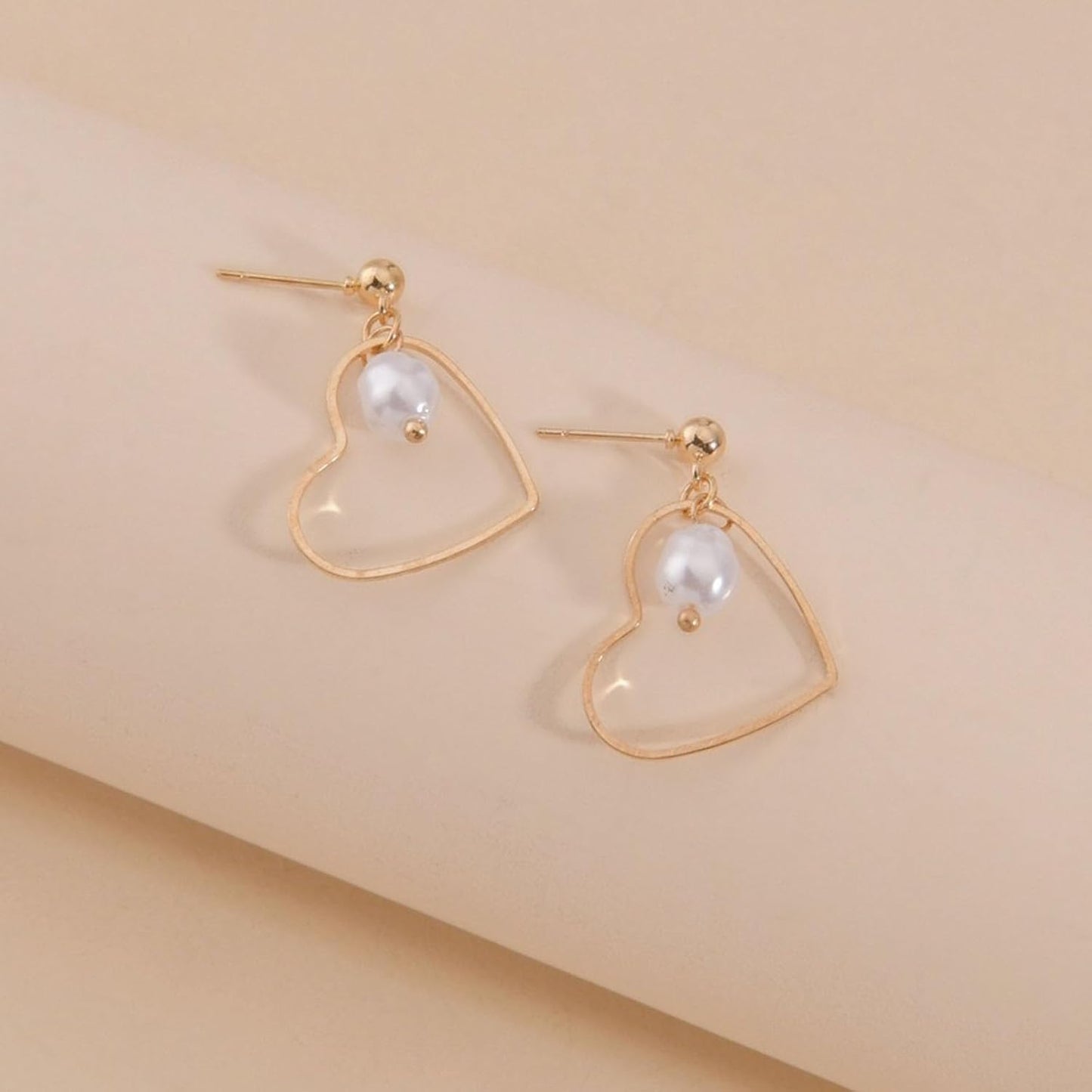 Boho Tiny Pearl Heart Drop Earrings Vintage Gold Hollow Heart Dangle Earrings Statement Faux Pearl Heart Hoop Earrings Jewelry for Women
