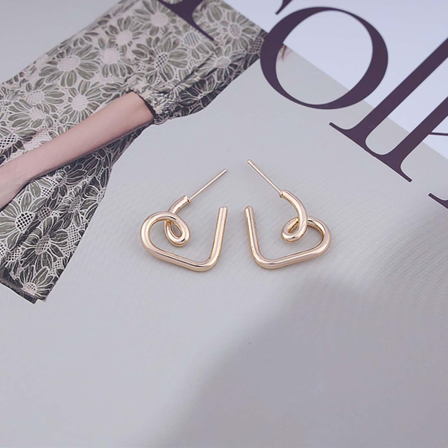 Vintage Heart Hoop Earrings Gold Heart Drop Earrings Hollow Love Heart Earrings Minimalist Heart Stud Earrings Jewelry for Women