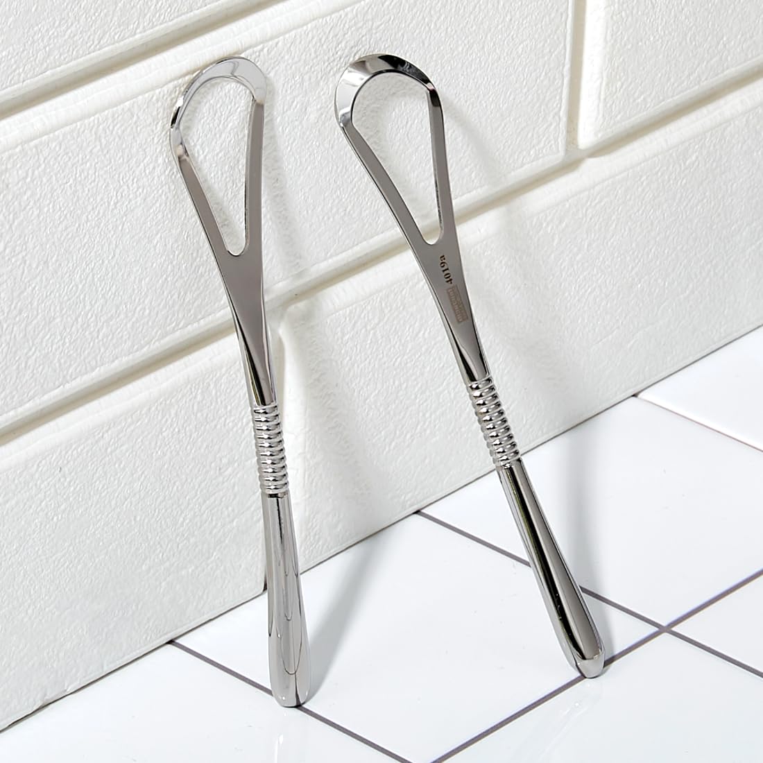 IBANCOOL Tongue Scraper – 316L Stainless Steel Tongue Cleaner with Ergonomic Design to Minimize Gag Reflex, Deep Cleaning Tool, Made in Korea (Basic type for Teens)