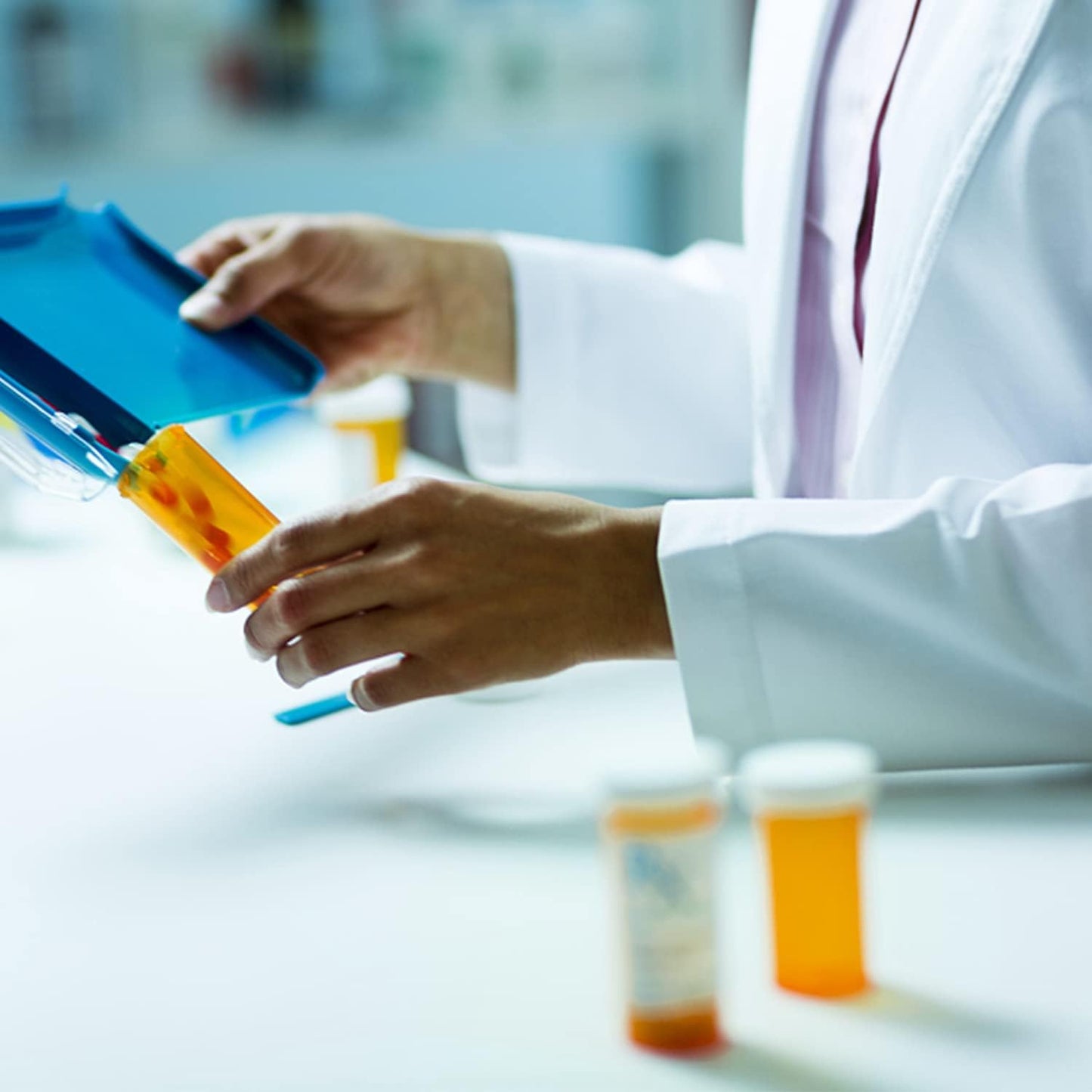 Empty Plastic Pill Bottles with Easy Open Snap Caps (Not Child Resistant), Prescription Medication Vials, Clear Containers, PillCases Dispenser Organizers (20 Dram, 12pcs)