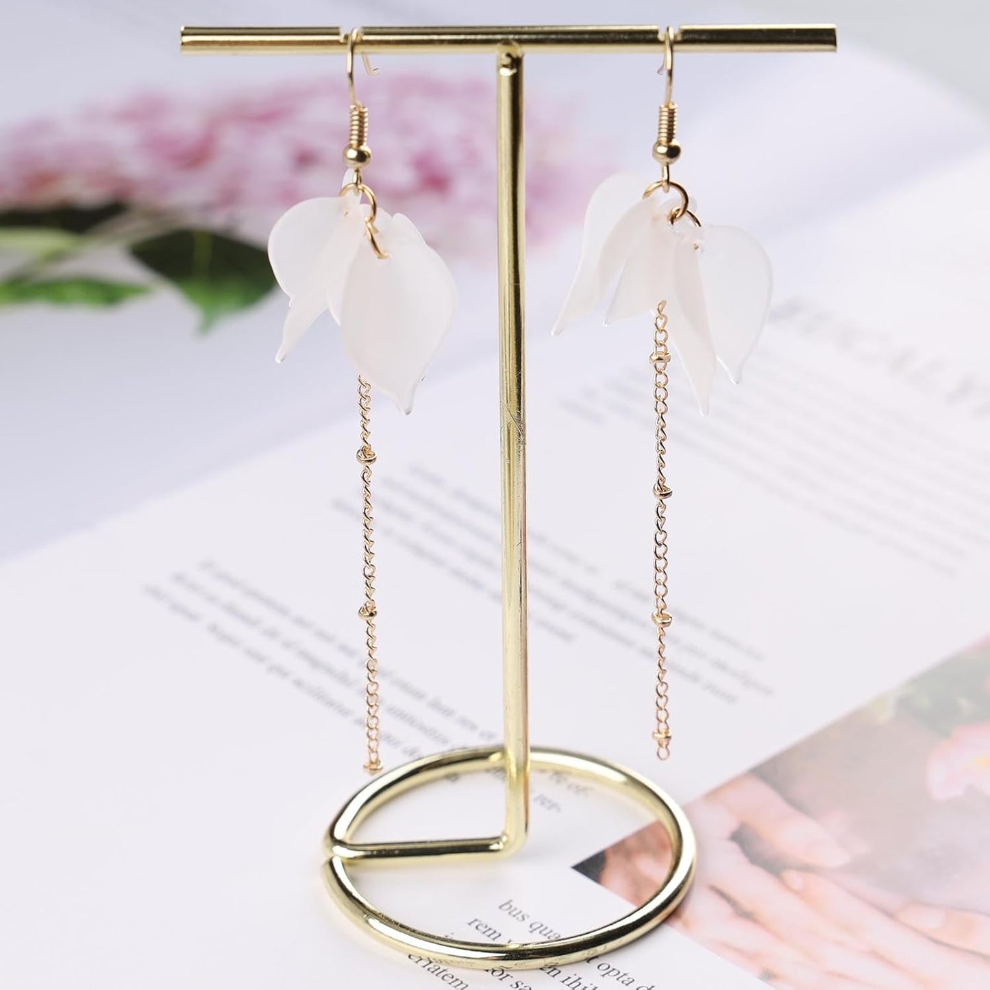 Vintage Acrylic Flower Petal Drop Earrings Gold Long Tassel Chain Earrings White Resin Flower Hook Earrings Wedding Flower Earrings Jewelry for Women