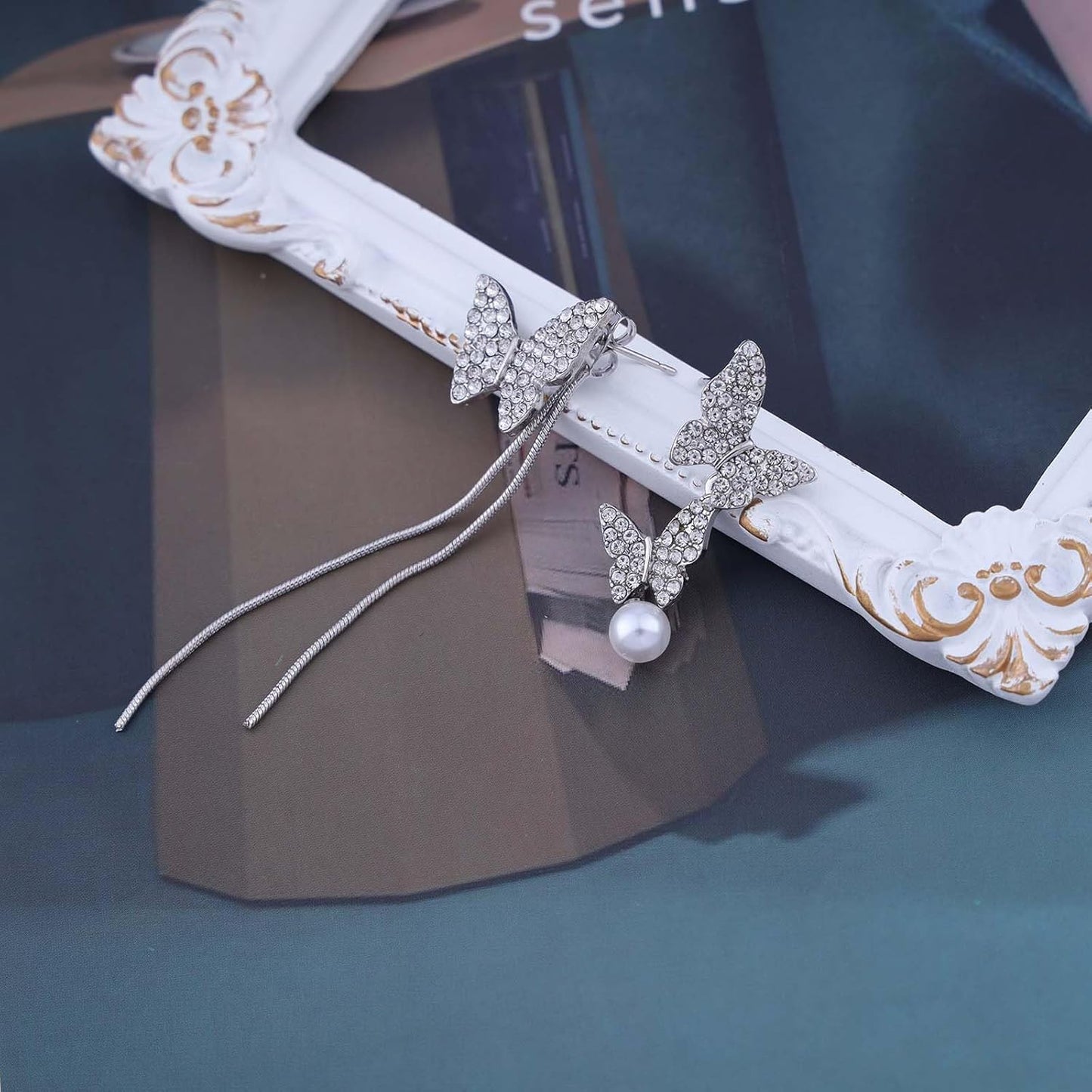 Vintage Crystal Butterfly Drop Earrings Rhinestone Pearl Dangle Earrings Long Butterfly Chain Earrings Silver Pearl Butterfly Earrings Jewelry for Women