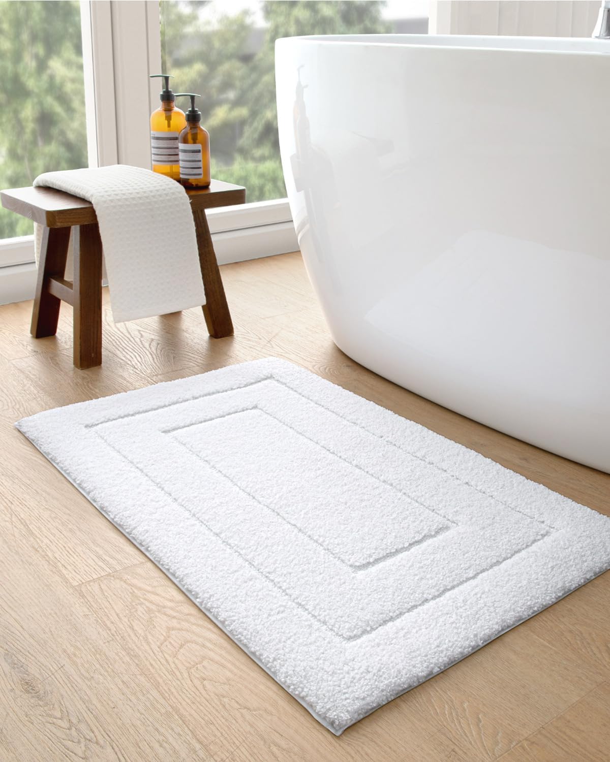 DEXI Bathroom Rug 36x24, Non Slip Washable Bath Mat for Shower Floor, Absorbent Soft Bathmat with Rubber Backing, Quick Dry Microfiber Carpet, White