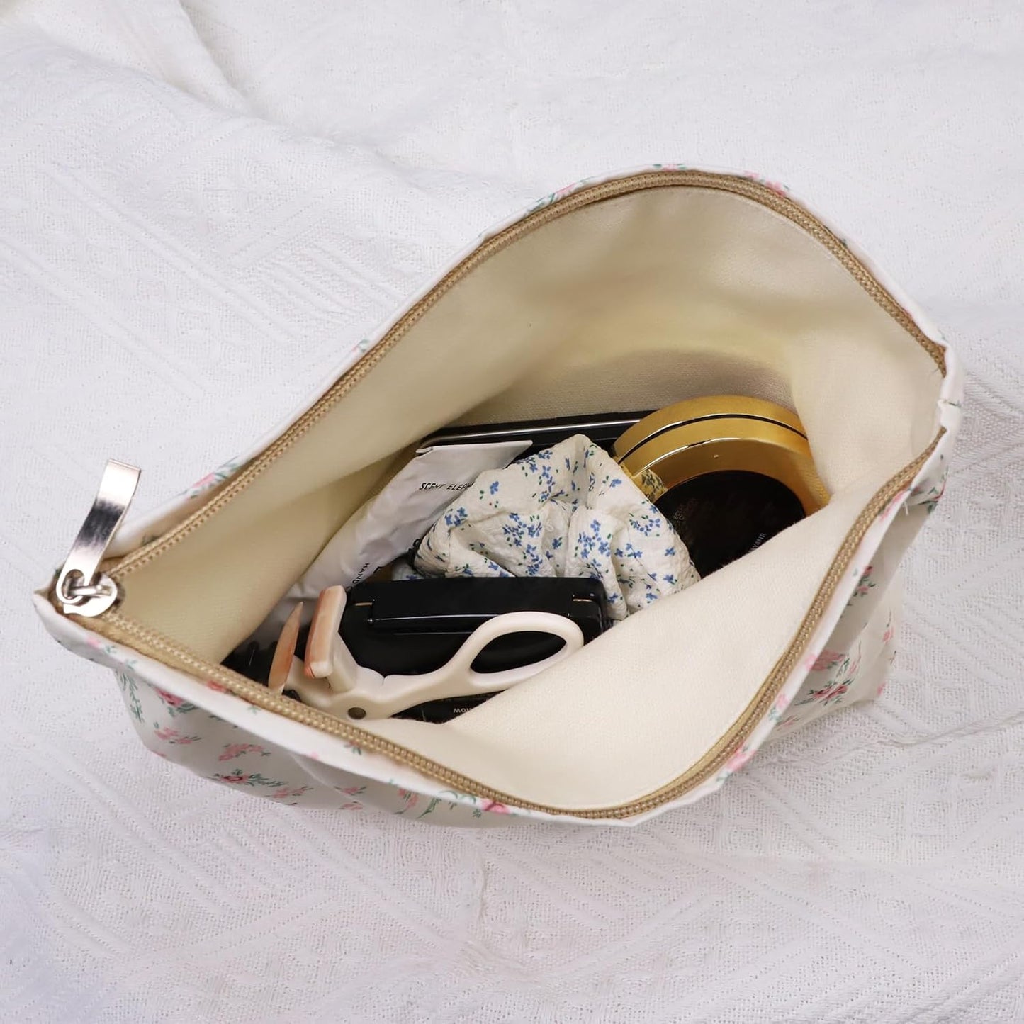 Wudygirl Large Capacity Makeup Pouch Aesthetic Cute Makeup Bag Canvas Toiletry Bag Pencil Pouch with Zipper (Beige and Small Floral)