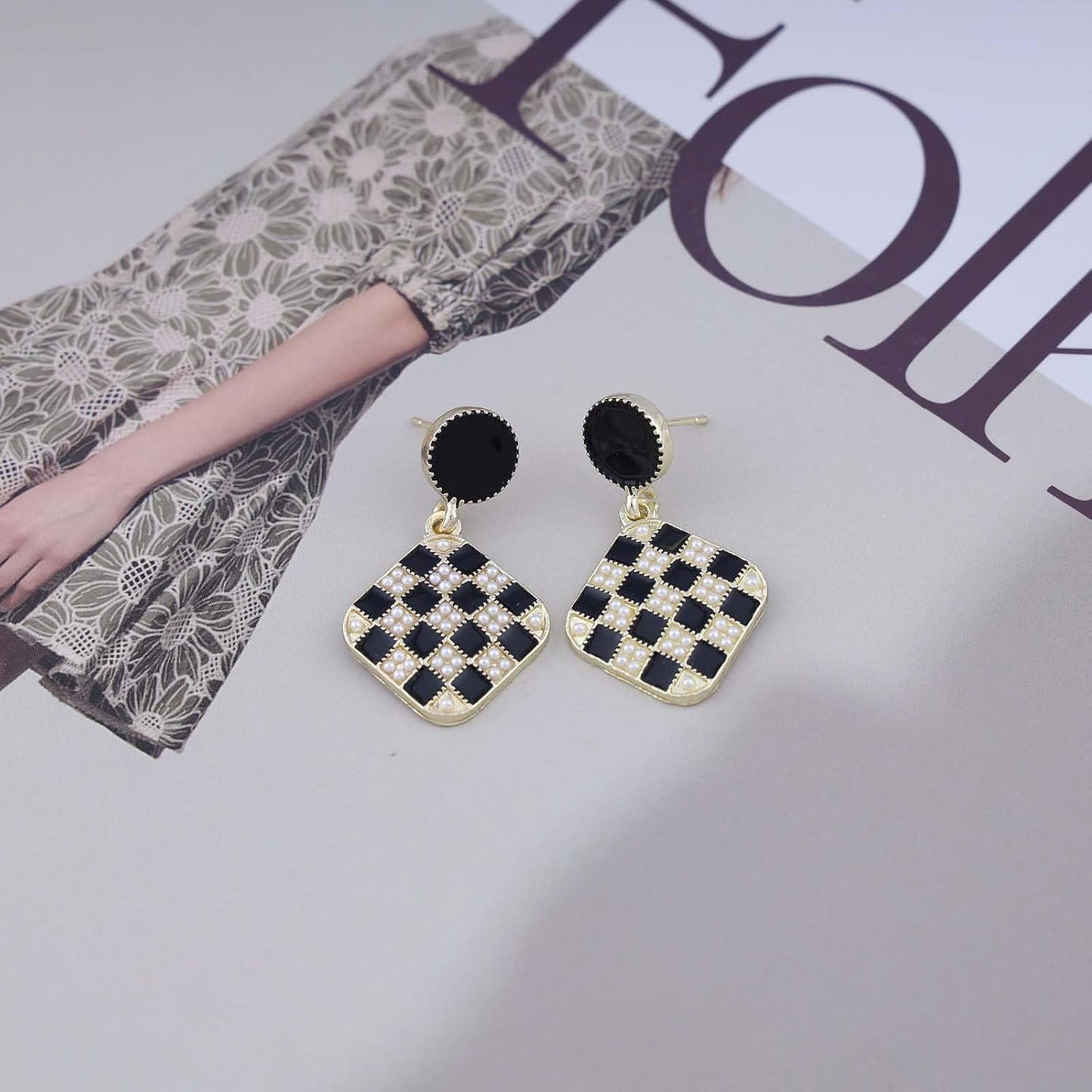 Vintage Black White Checkered Earrings Geometric Square Drop Earrings Square Checkered Earrings Black Disc Stud Earring Jewelry for Women